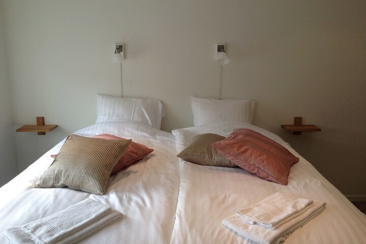 Room 7 of 48