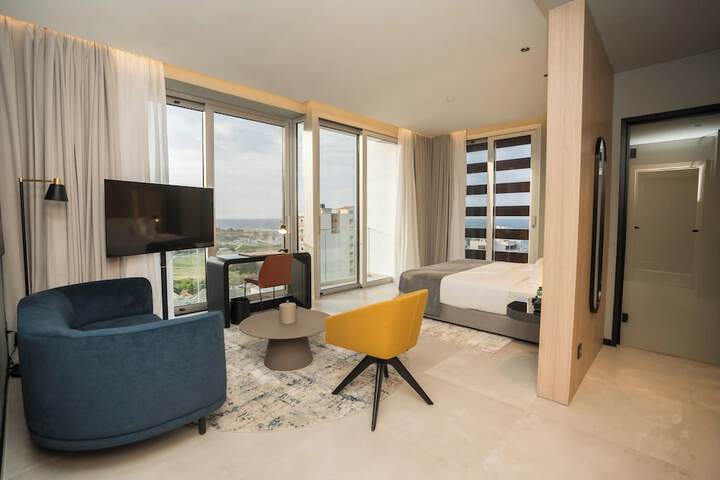 Room 8 of 43