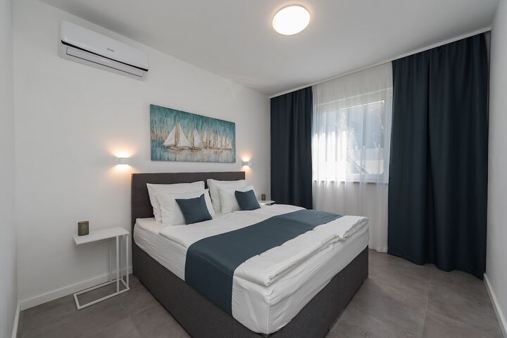Room 12 of 38