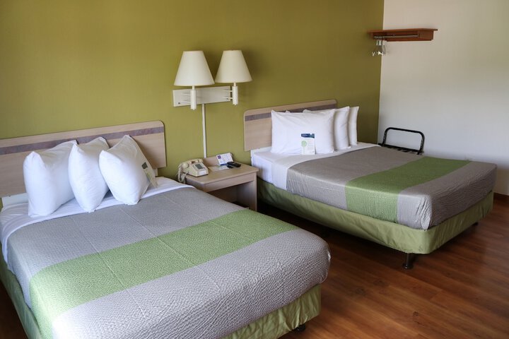 Double Deluxe King Bed (5 of 11)