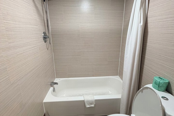 Room 14 of 16