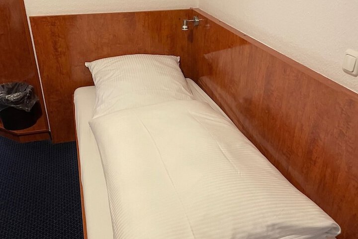 Room 7 of 18