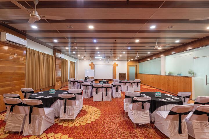 Ballroom/Hall 92 of 109