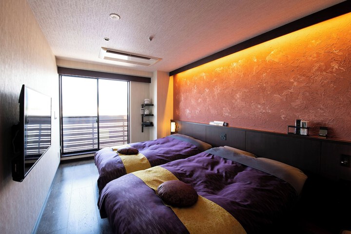 Room 11 of 22