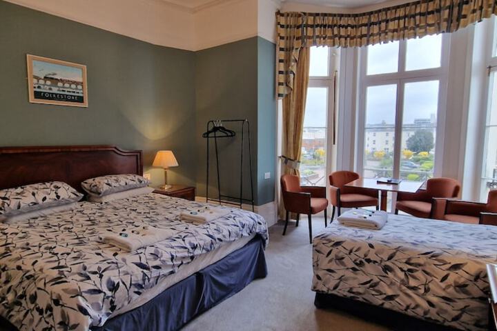 Room 32 of 49