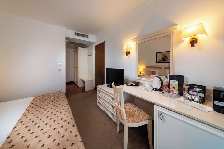 Room 30 of 173