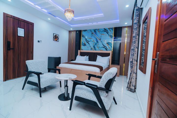 Room 10 of 60