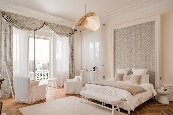 Room 4 of 97