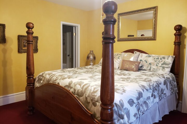 Deluxe Room 1 King Bed (2 of 4)