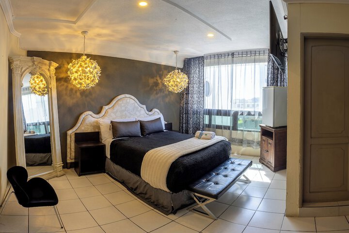 Room 4 of 18
