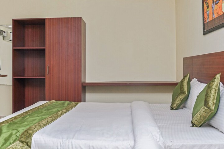 Room 12 of 34