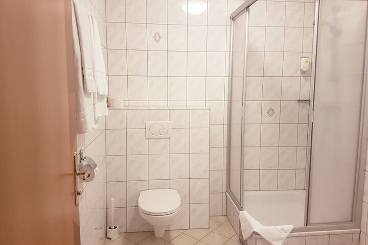 Room 100 of 133