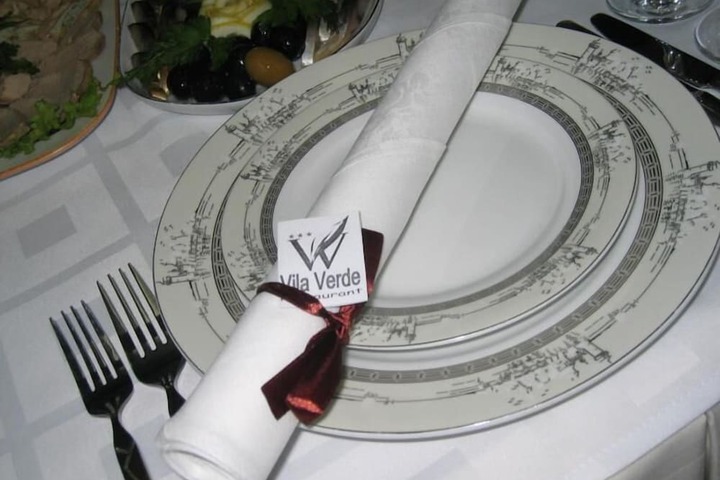 Dining 40 of 53