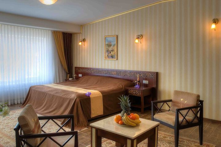 Room 4 of 38