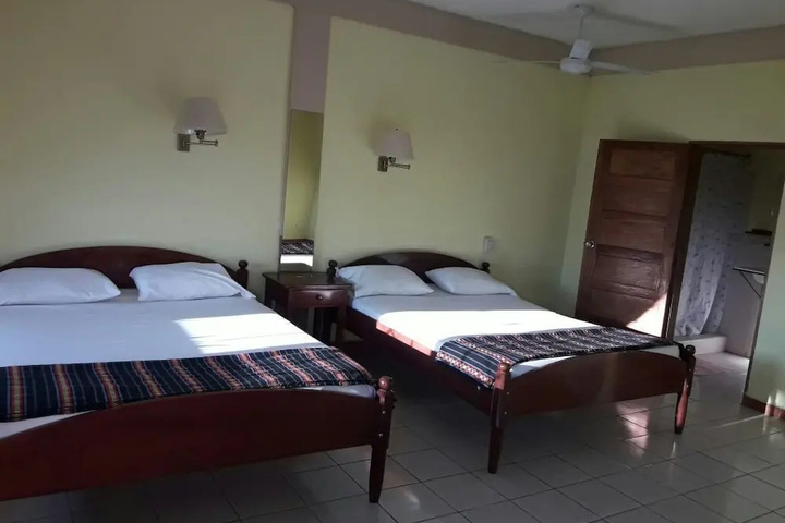 Room 4 of 9