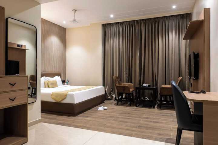 Room 14 of 30