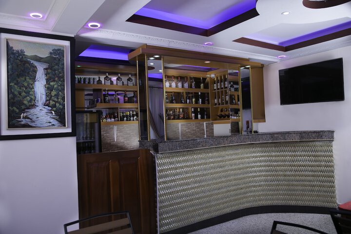 Lounge 21 of 35