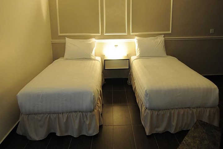 Room 4 of 31
