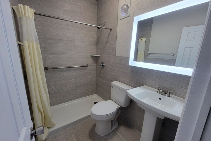 2 Double Beds (1 of 7)