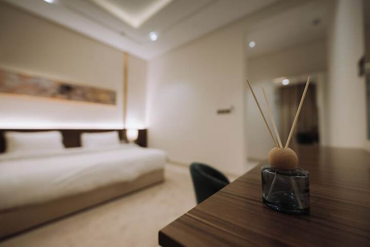 Room 11 of 40