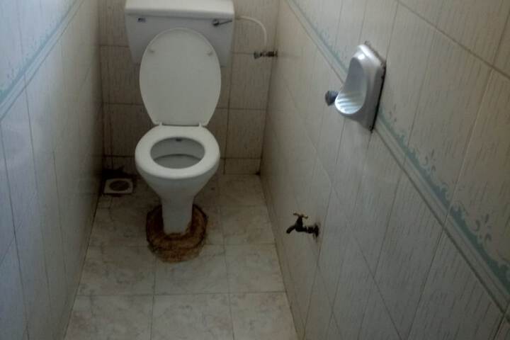Room 7 of 9