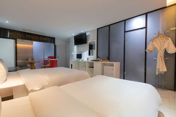 Room 27 of 40