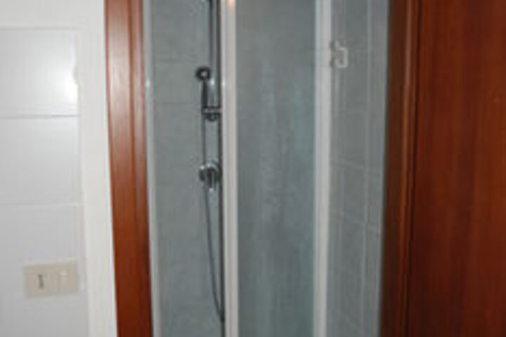 Room 4 of 17