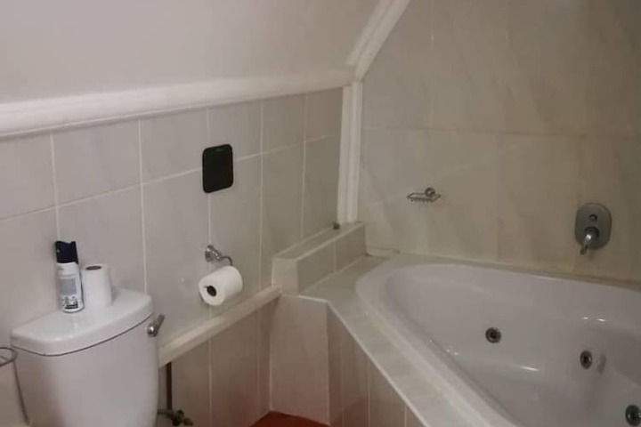 Room 6 of 11