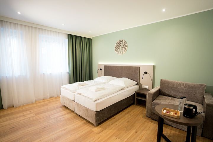Room 2 of 33