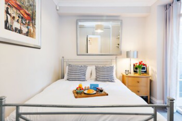 Room 8 of 22