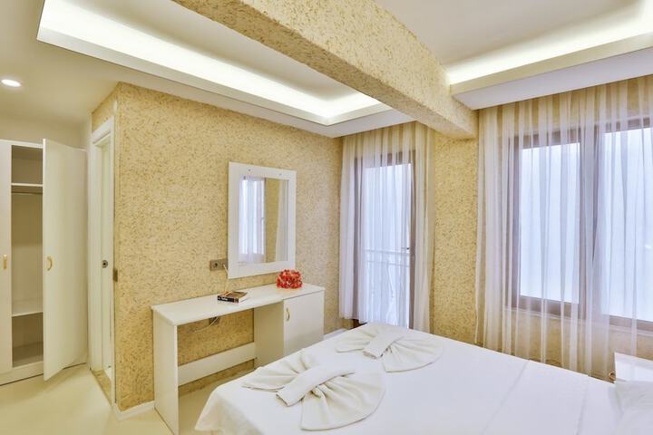 Room 11 of 26
