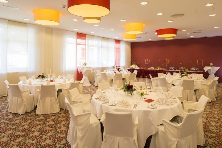 Ballroom/Hall 44 of 62