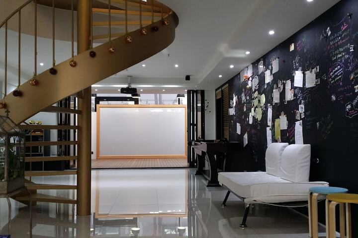 Hotel Interior 5 of 76