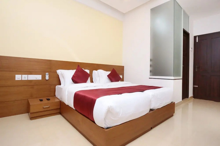 Room 7 of 12