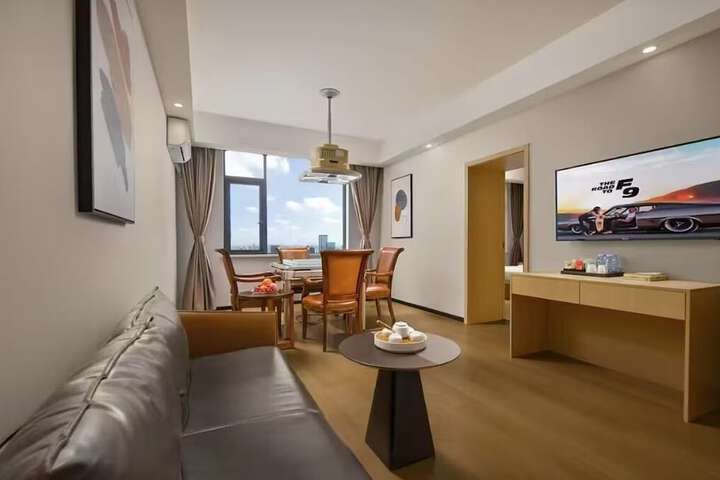 Room 3 of 27
