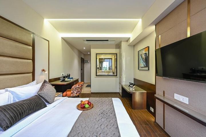 Room 9 of 27