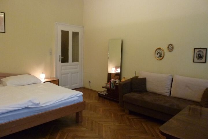 Room 15 of 108