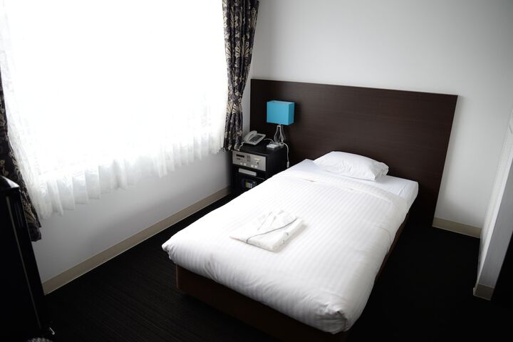 Room 10 of 27