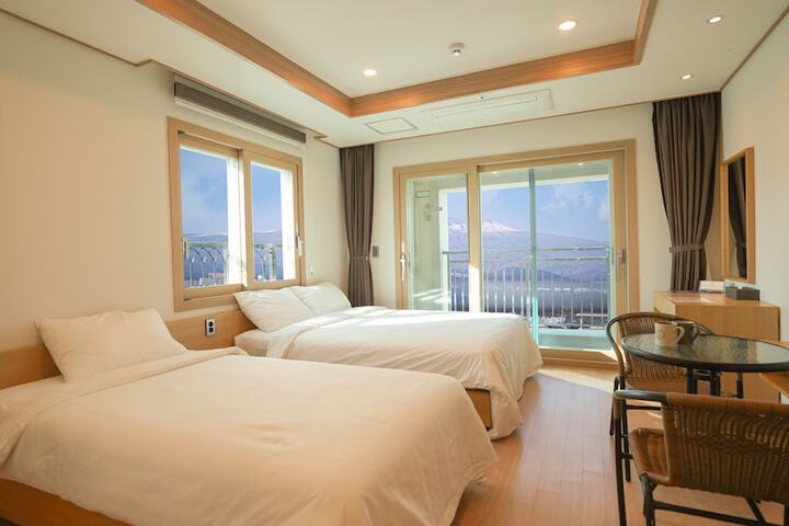 Room 16 of 35