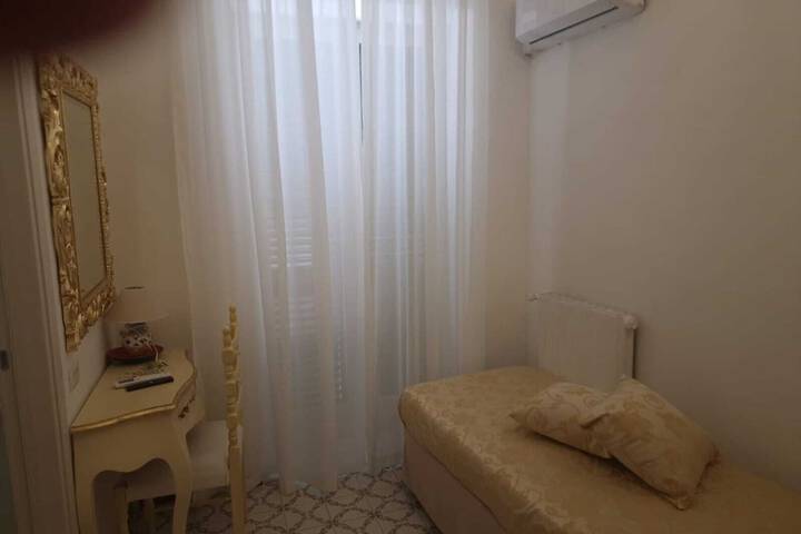 Room 12 of 50