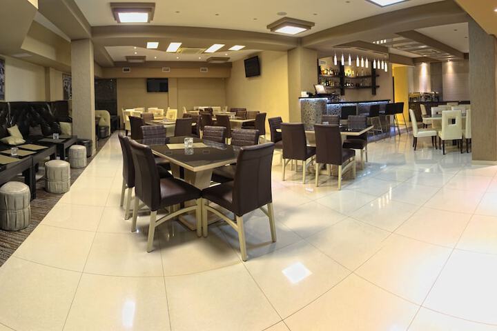 Dining 73 of 100
