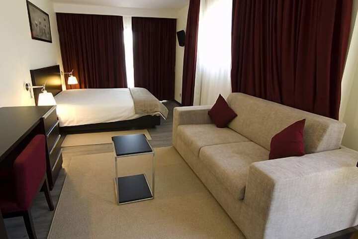 Room 6 of 38