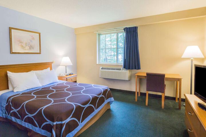 1 Queen Bed (8 of 20)