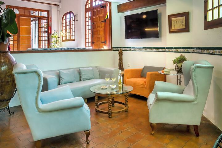 Lounge 45 of 50