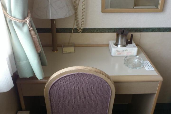 Room 13 of 17