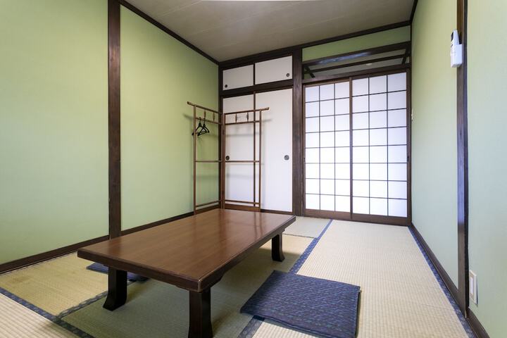 Room 6 of 7