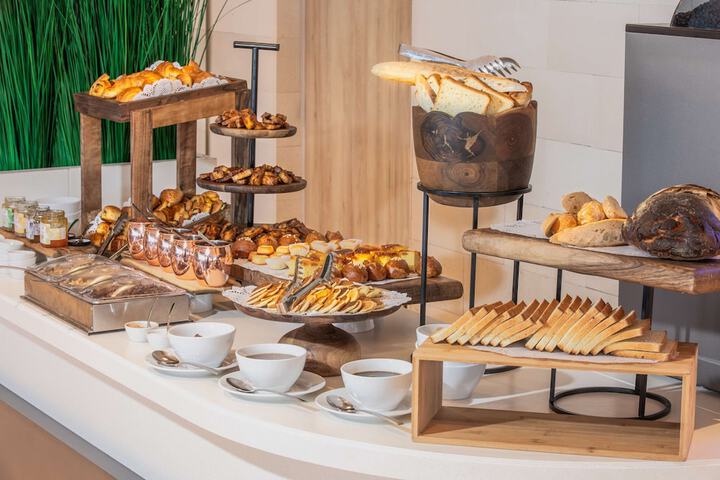 Breakfast/Coffee Service 34 of 79