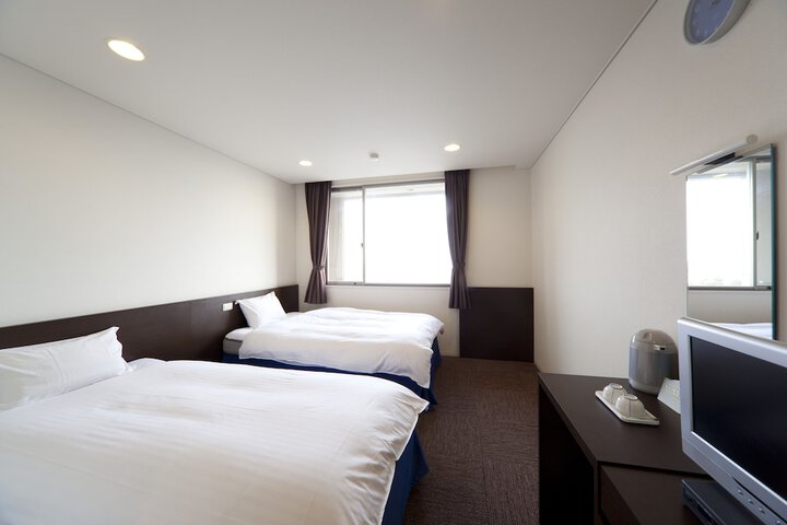 Room 11 of 19