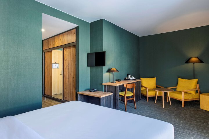 Room 11 of 50