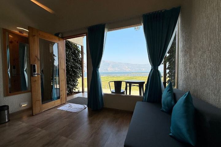 Room 3 of 60